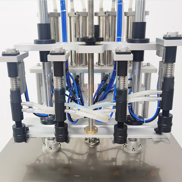 Halbautomatische F&uuml;llmaschine f&uuml;r &auml;therische Parf&uuml;m&ouml;le mit 4 D&uuml;sen